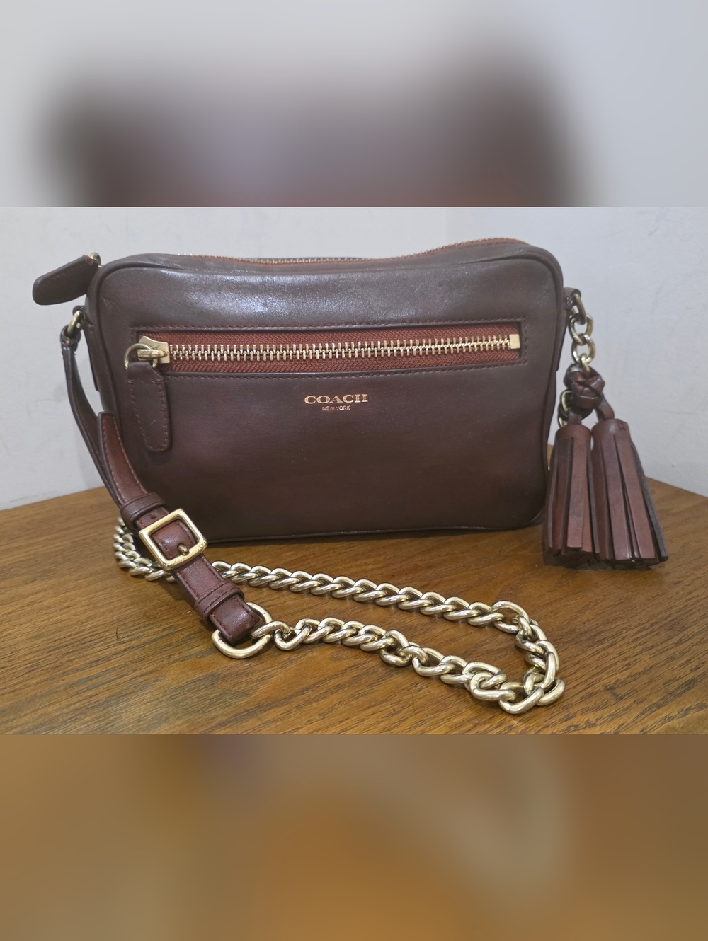 Vintage Coach Distressed Brown Leather Crossbody bag - Picture 2 of 11